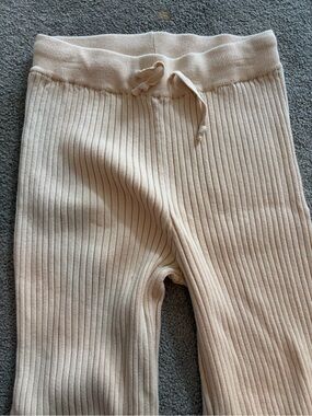New Aqua Bloomingdales Size L Cream Knit Pant with Small Ankle Slit